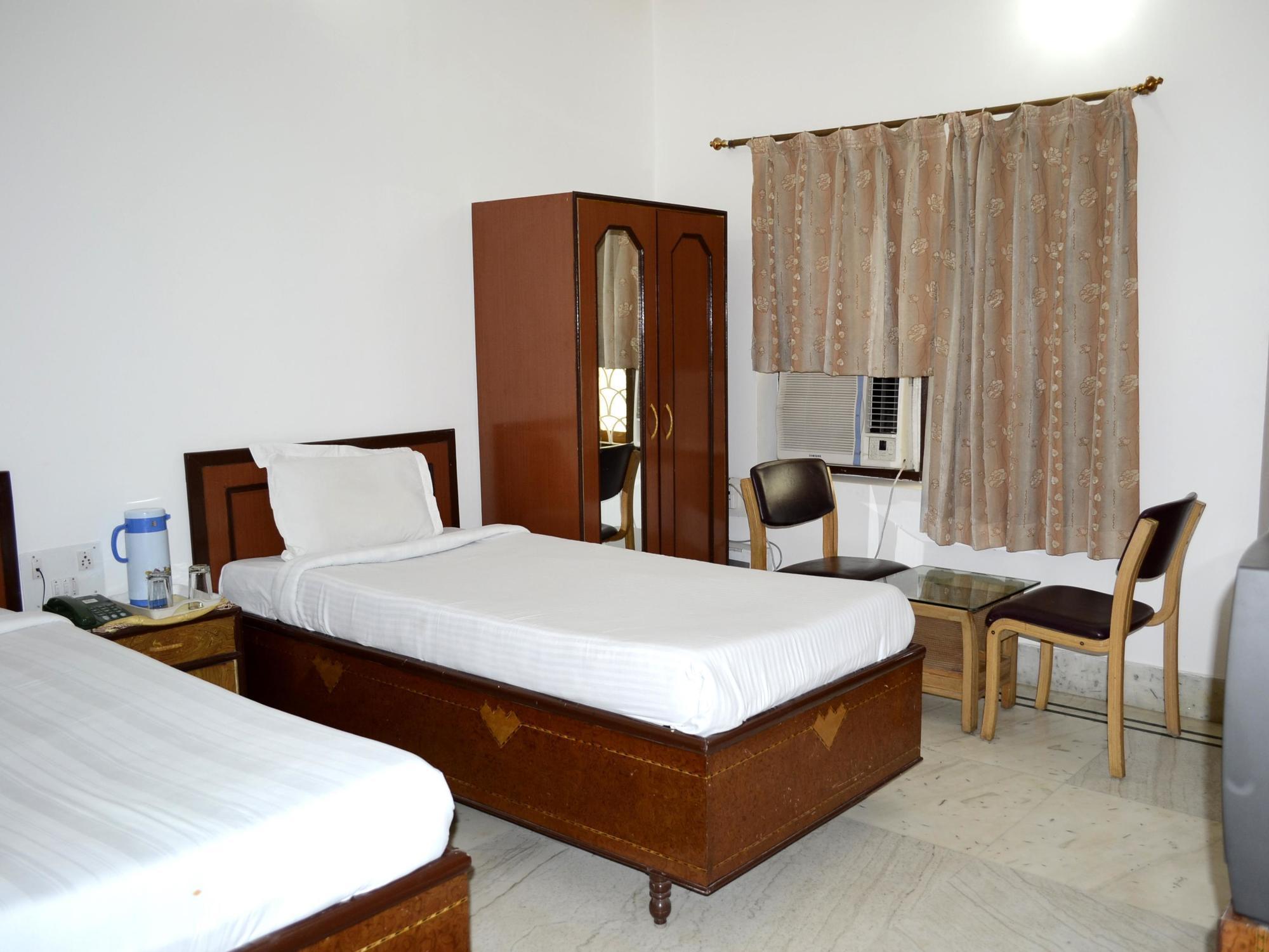 Hotel Tokyo Vihar Bodh Gaya Buitenkant foto